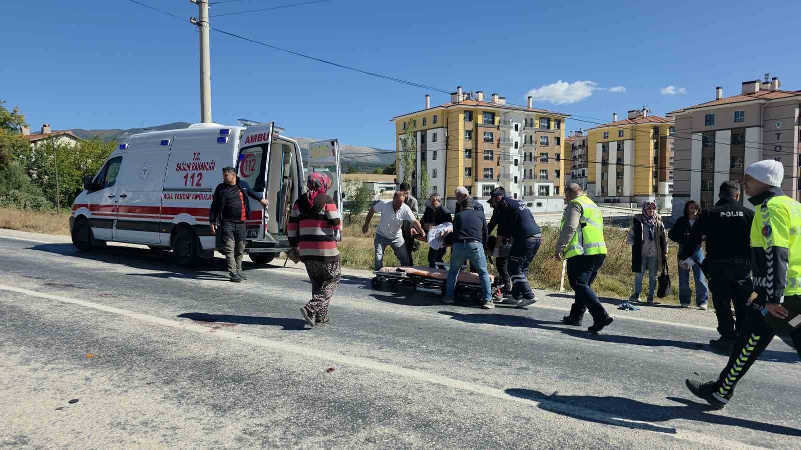 Kütahya'da Otomobil ile Motosiklet Çarpıştı: 1 Ölü, 2 Yaralı