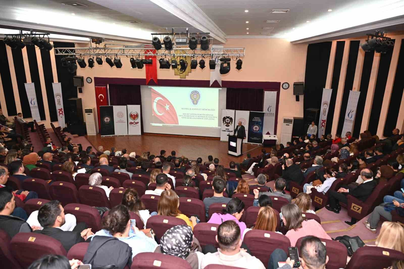 Manisa'da Eğitimcilere Güvenlik ve Farkındalık Eğitimi Verildi