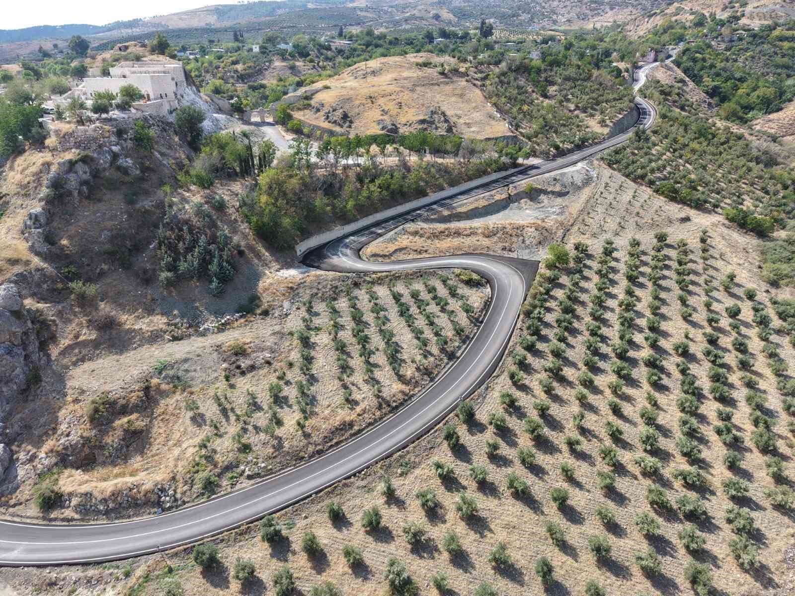 Kırıkhan Alaybeyli Mahallesi'nin Bağlantı Yolu Yenilendi