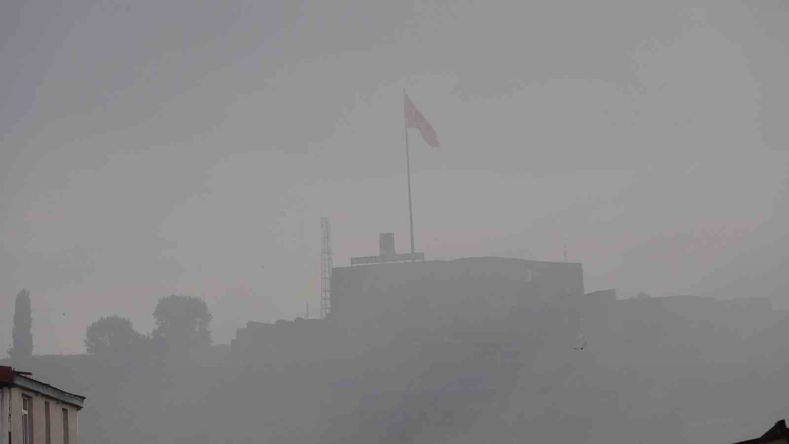 Kars'ta Yoğun Sis: Tarihi Kale Görüş Alanından Çıktı