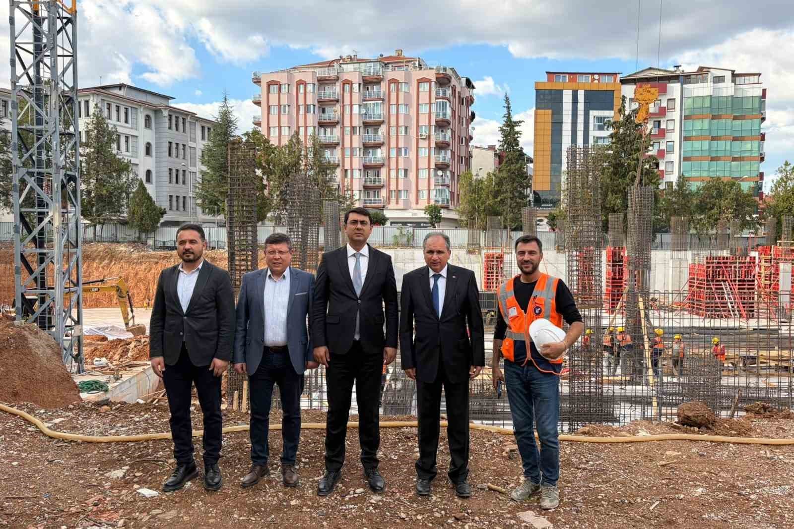 Vali Serdar Kartal Öğretmenevi ve Sanat Okulu İnşaatını Ziyaret Etti