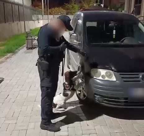 Denizli'de Araç Motorlarına Gizlenmiş Uyuşturucu Ele Geçirildi: 3 Tutuklama