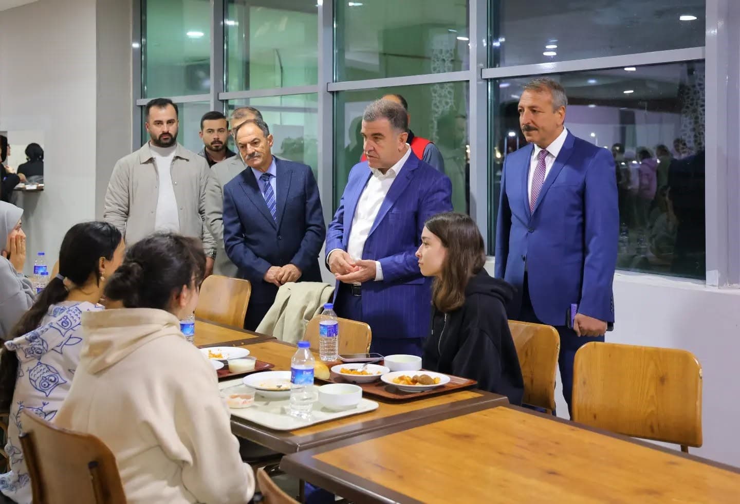 Vali Eldivan Öğrenci Yurtlarını Ziyaret Ederek Talepleri Dinledi