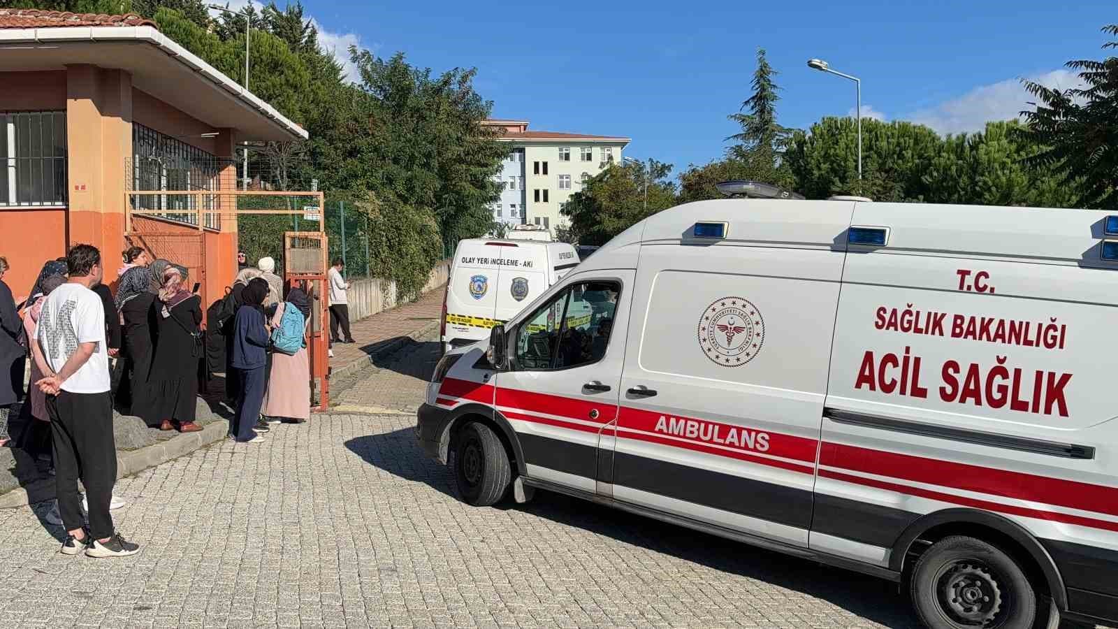 Başakşehir'deki Ortaokulda Öğrenci Kavgası: 5 Yaralı