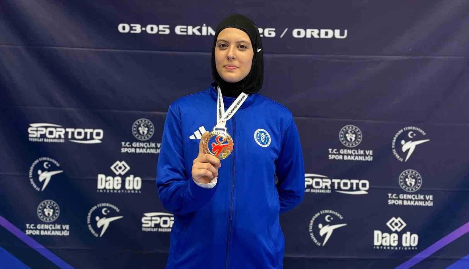 Elifnaz Köseoğlu Türkiye Taekwondo Şampiyonu Oldu