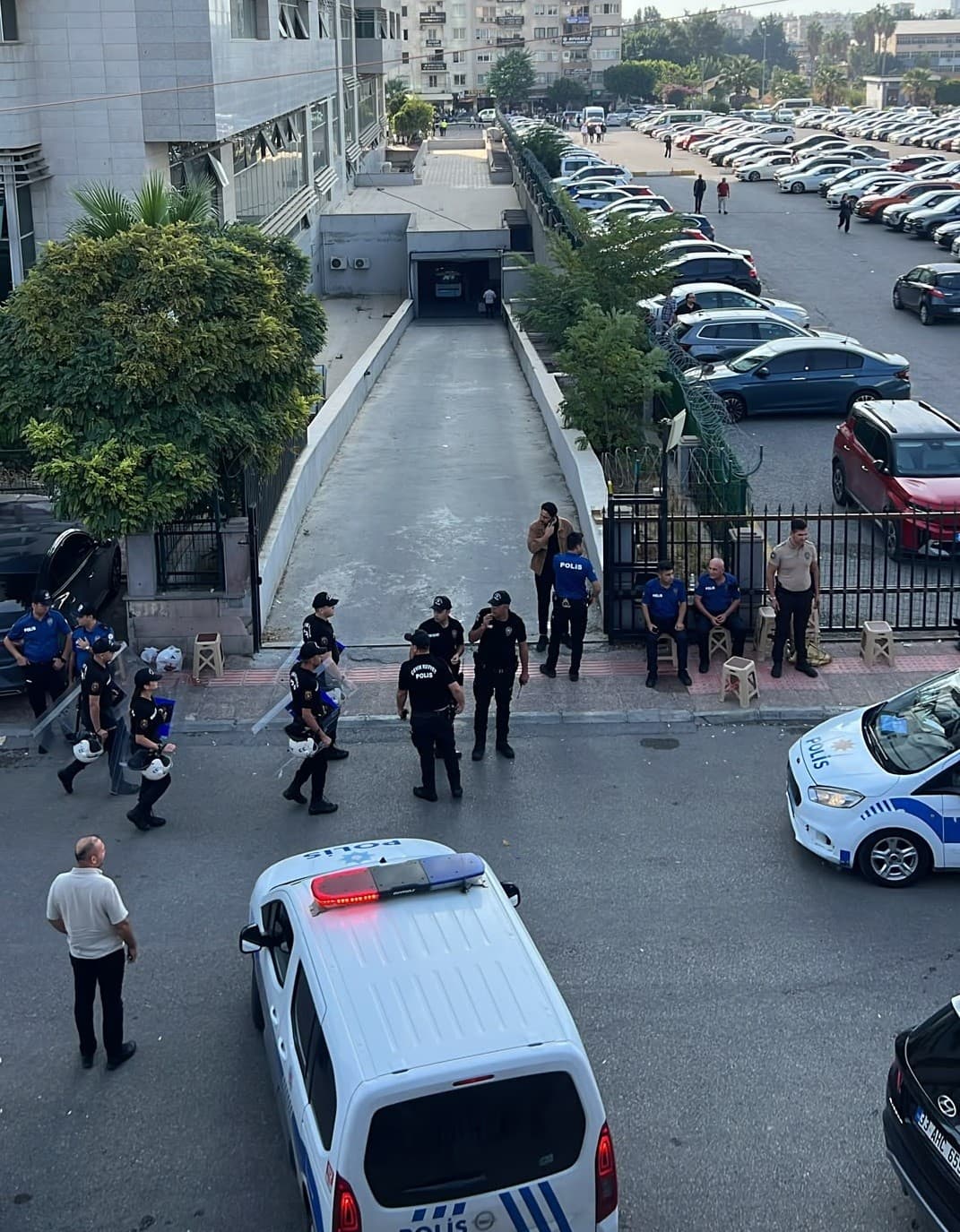 Mersin'deki Yolsuzluk Operasyonunda 3 Belediye Başkanı Dahil 34 Kişi Tutuklandı