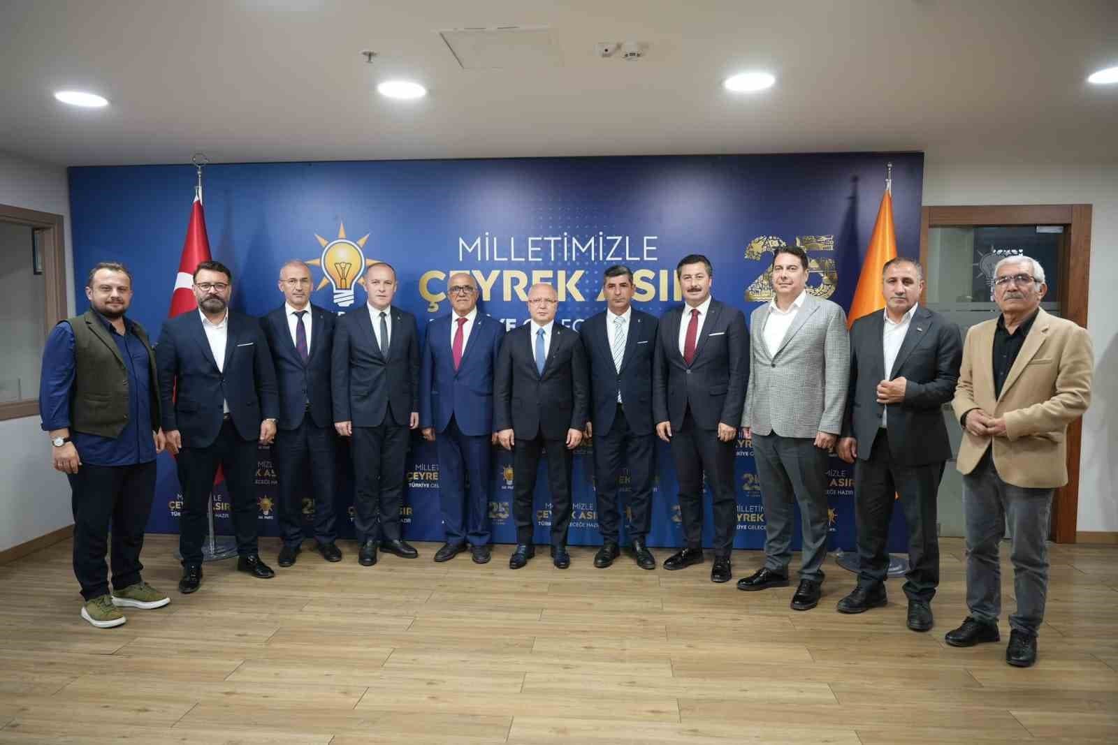 Yenişehir’de iki meclis üyesi daha Ak Parti saflarına katıldı