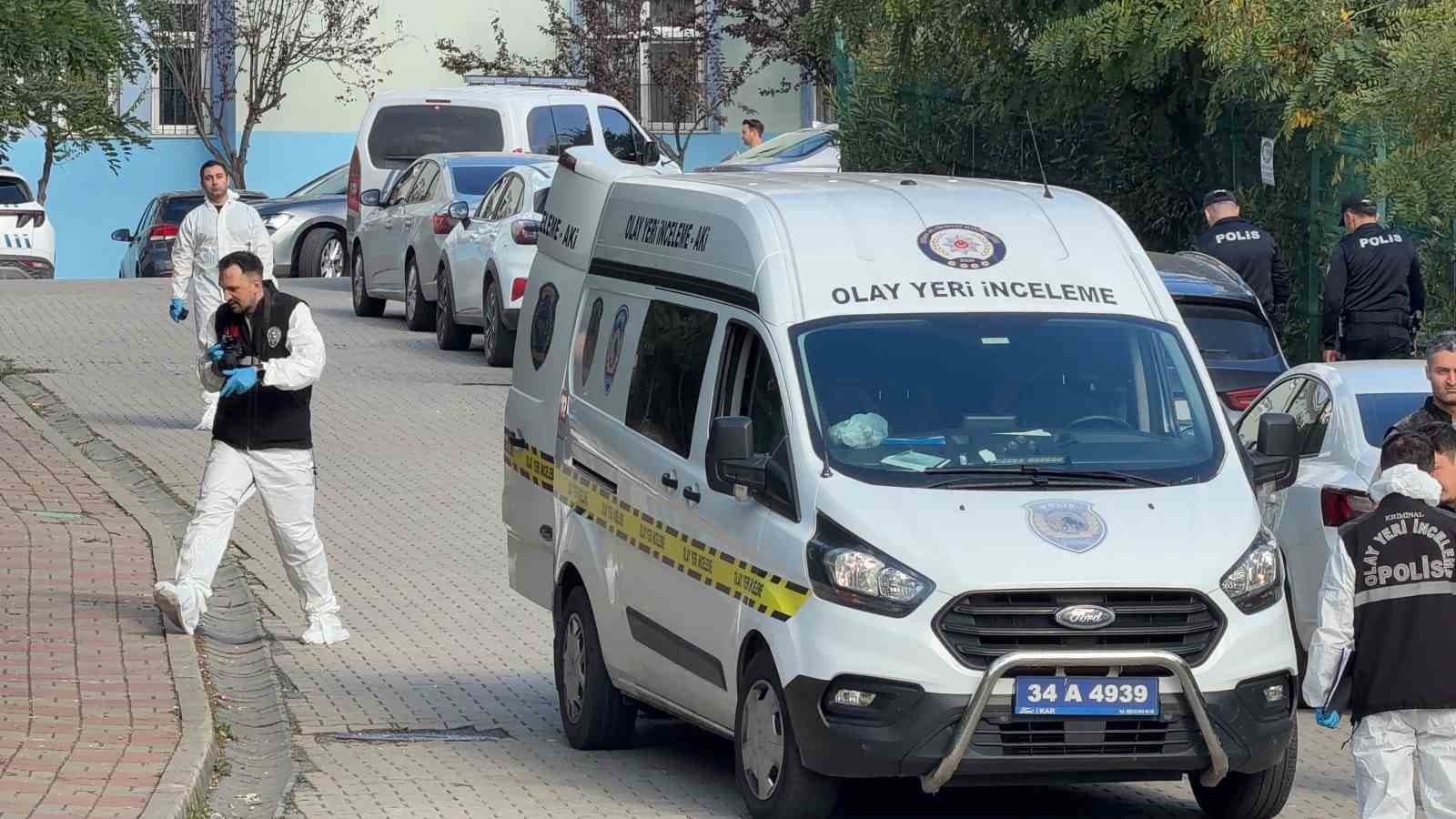 Başakşehir'de Eski Mezunundan Ortaokul Öğrencilerine Bıçaklı Saldırı