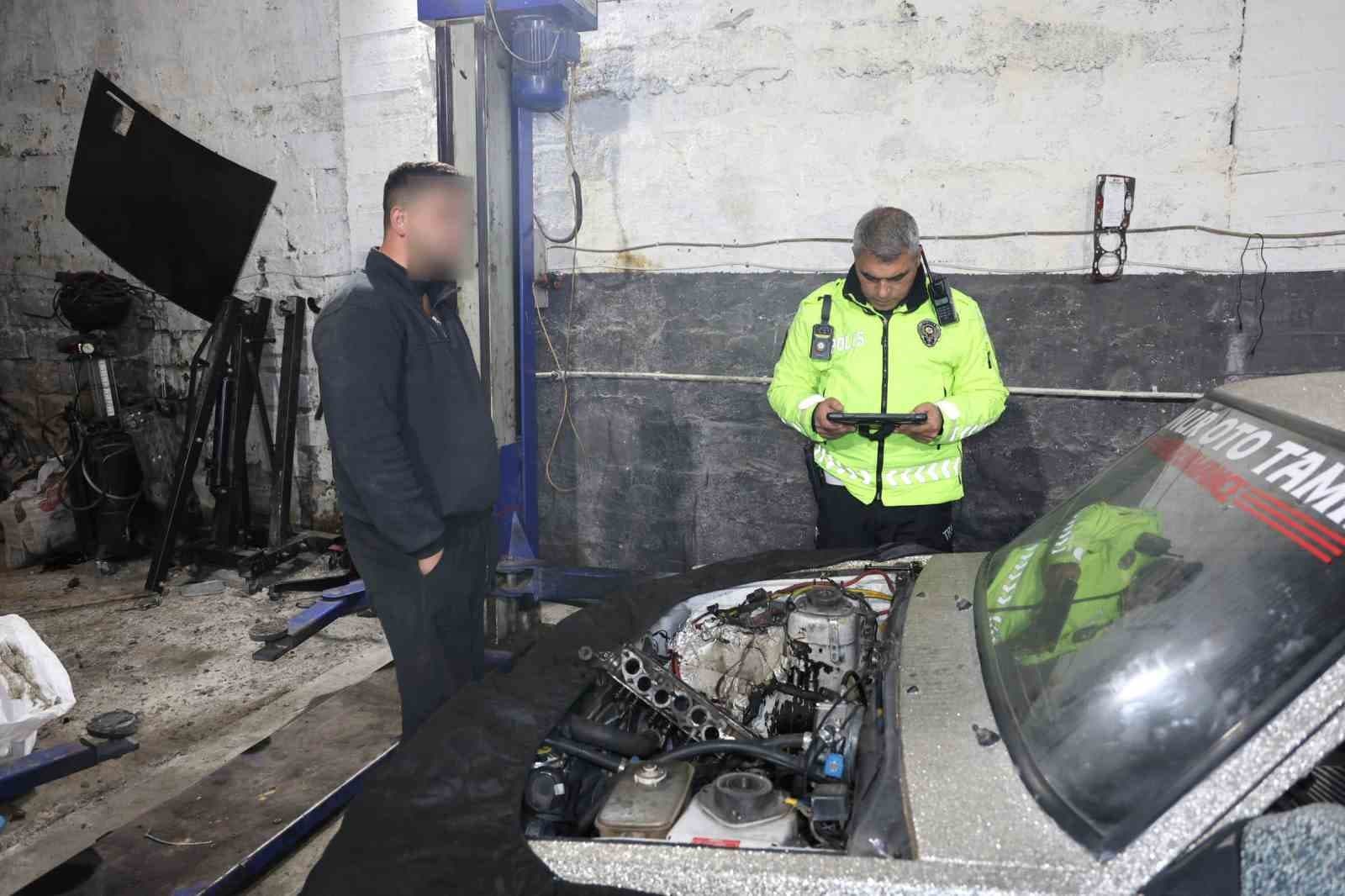 Drift Cezasından Kaçmak İçin Aracını Parçalara Ayırdı