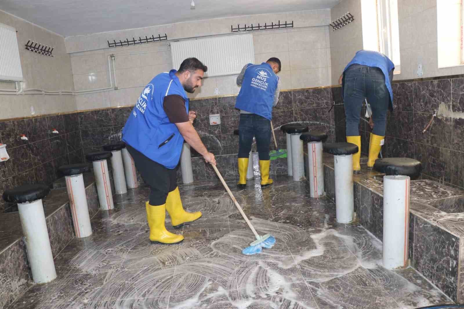 Korkut'ta Gençler Selahaddini Eyyübi Camii'ni Yeniledi