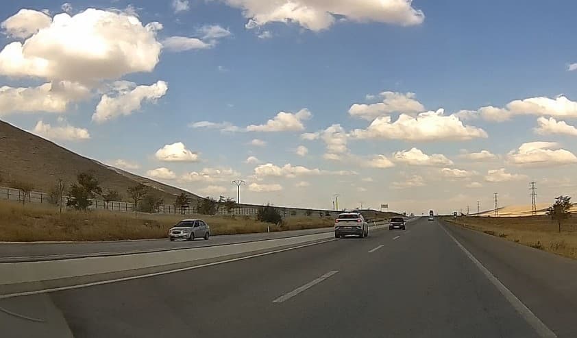 Konya'da Ters Yöne Giren Otomobil Facianın Eşiğine Geldi