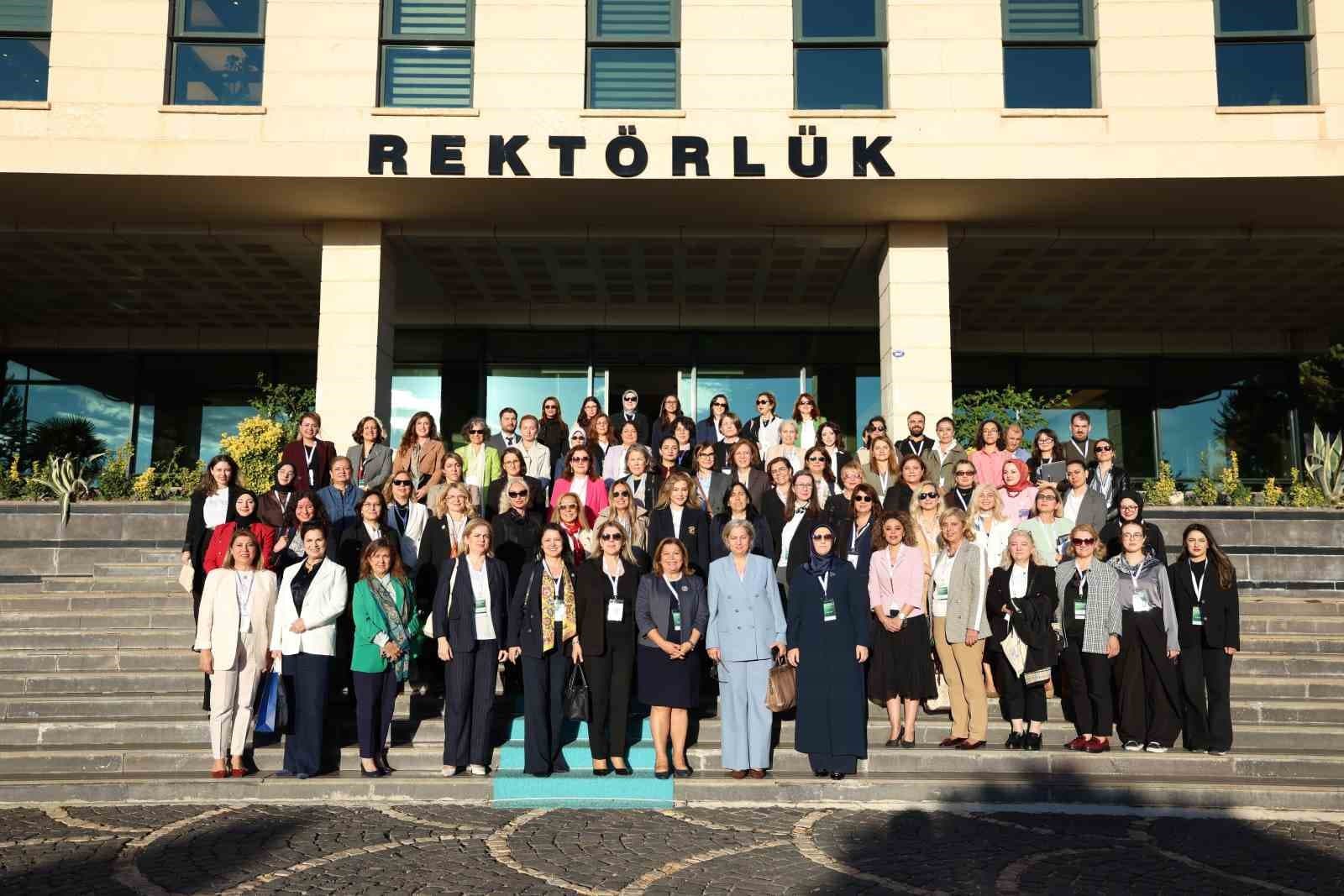 Hasan Kalyoncu Üniversitesi'nde İklim Bilim Kadın 2035 Çalıştayı Düzenlendi