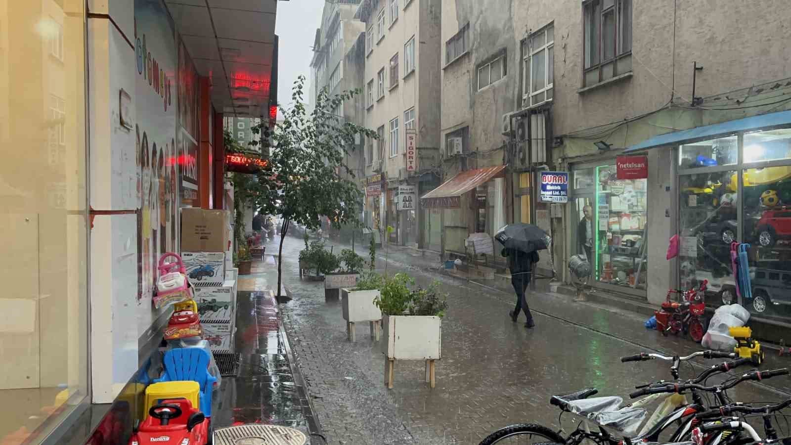 Bingöl'de Kuvvetli Sağanak Yağış Etkisini Gösterdi