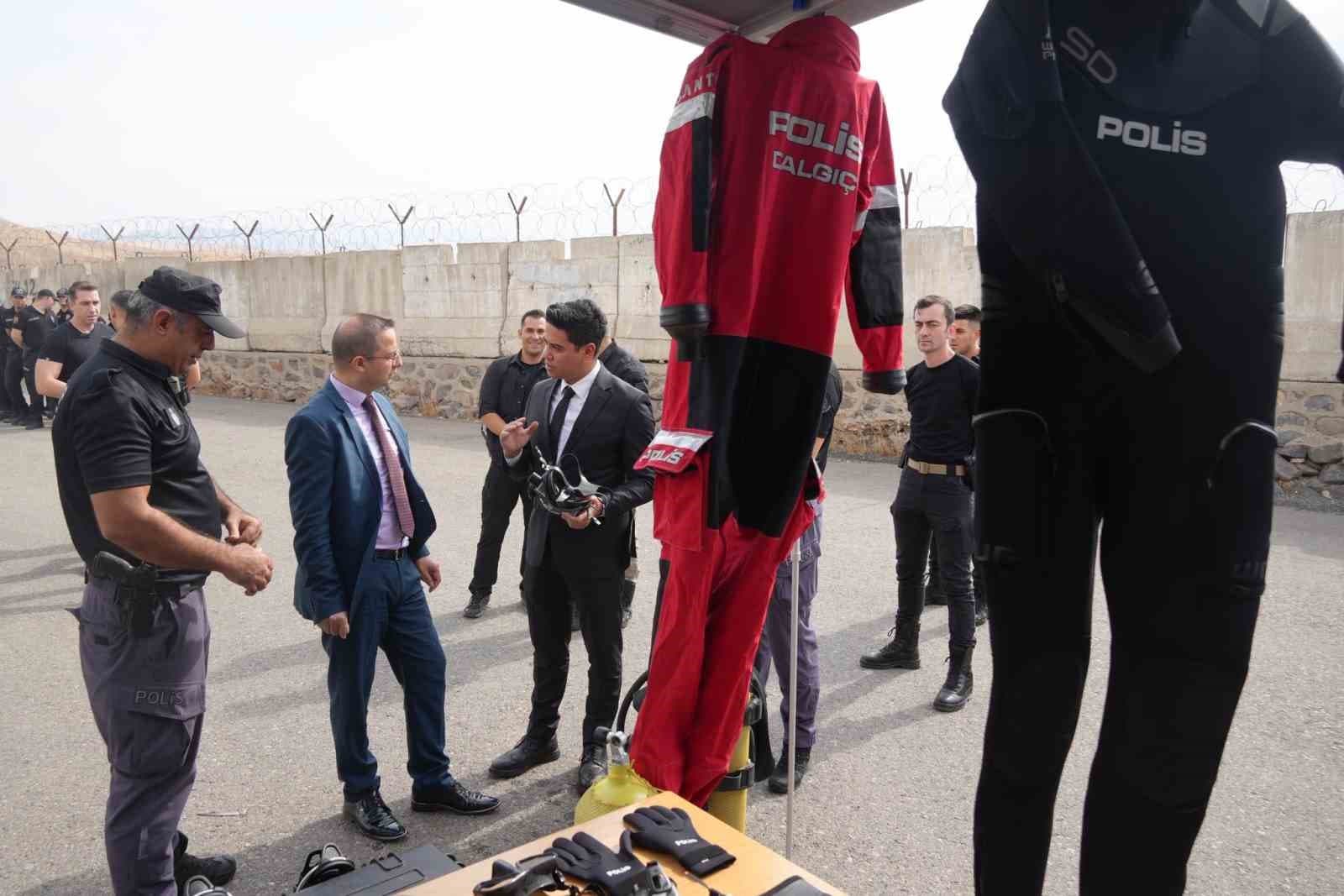 Kaymakam Baycar'dan Su Altı Arama Kurtarma Ekibine Ziyaret
