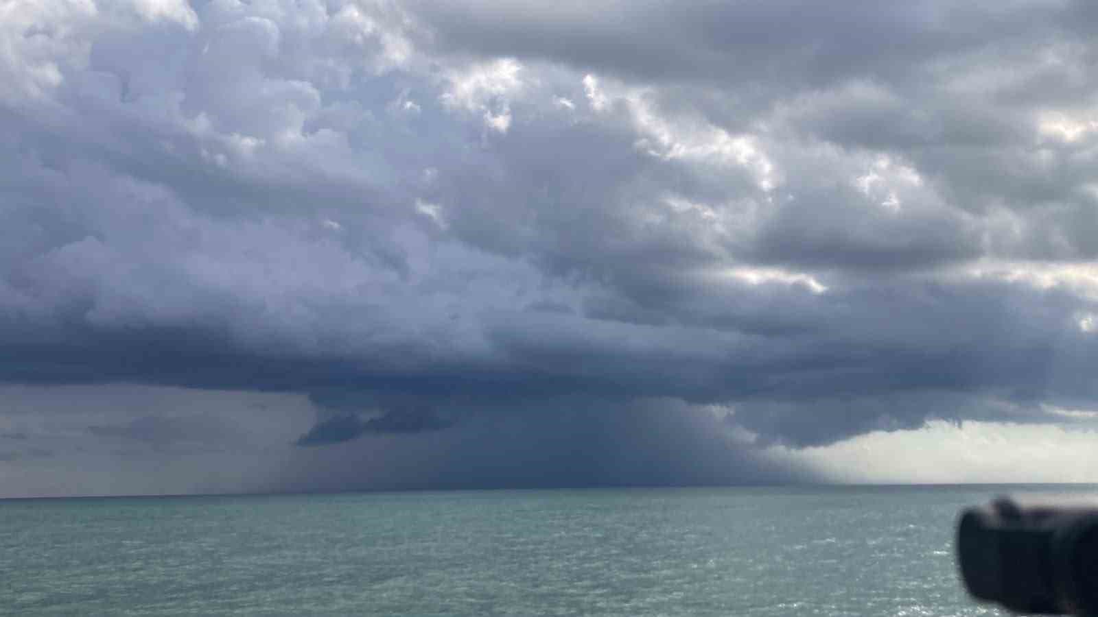 Mersin'de Önce Hortum Sonra Şiddetli Yağış ve Rüzgar Etkili Oldu