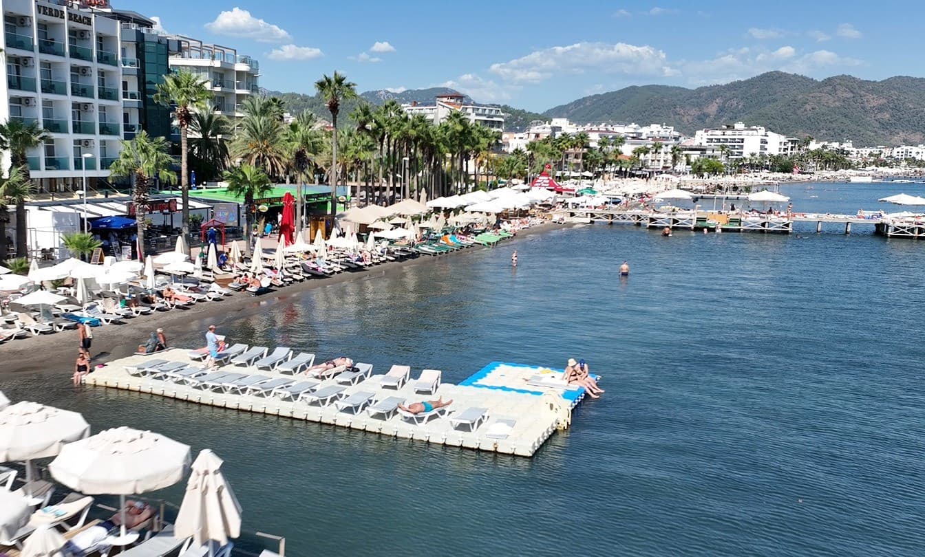 İngiliz Turistler Ekim Ayında Marmaris'in Sıcağına Sığındı