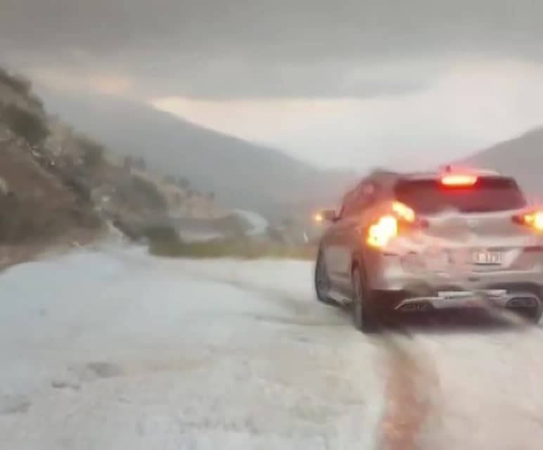 Pütürge'de Dolu Yağışı Ulaşımı Zorlaştırdı