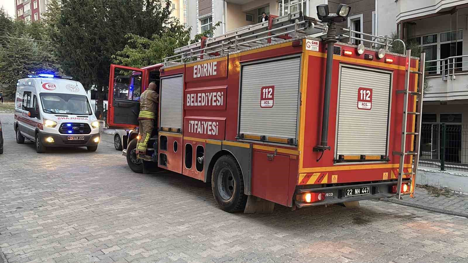 Edirne'de Apartman Dairesinde Yangın Paniği
