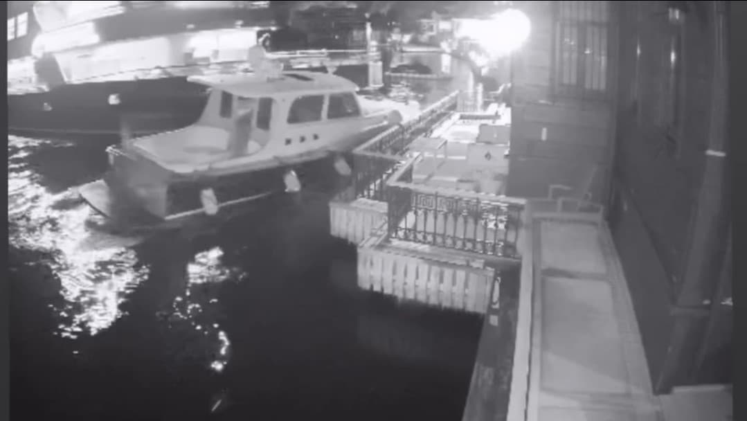 Derin Mermerci'nin Tarihi Yalısına Yolcu Vapuru Çarptı