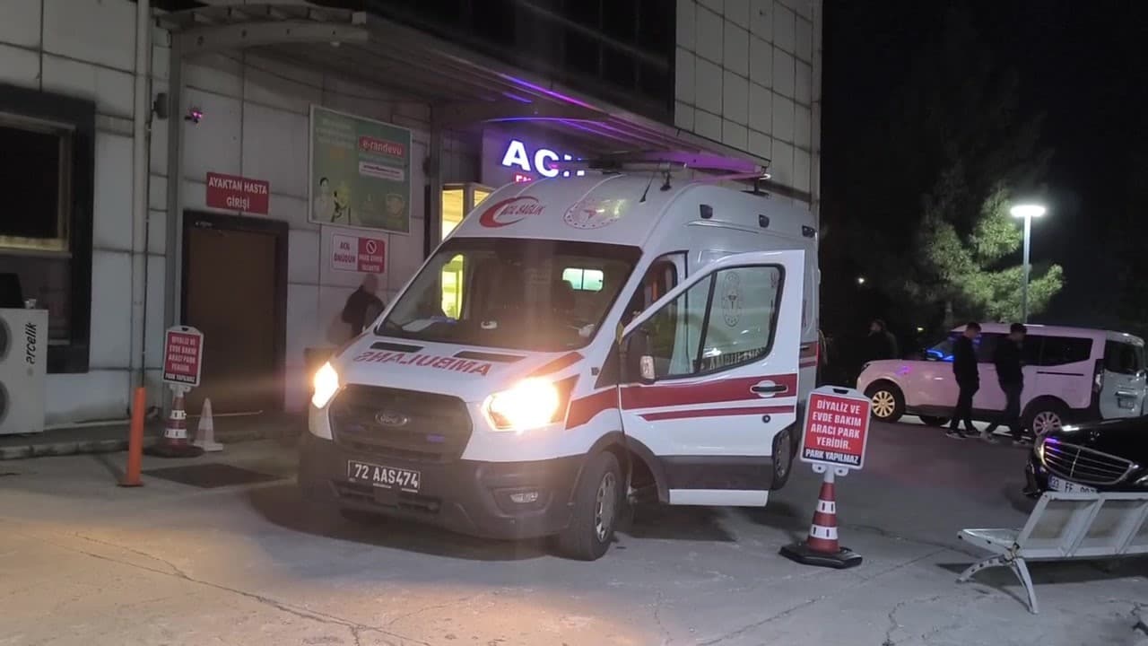 Batman'da Kontrolden Çıkan Otomobil Bahçeye Girdi: 5 Yaralı