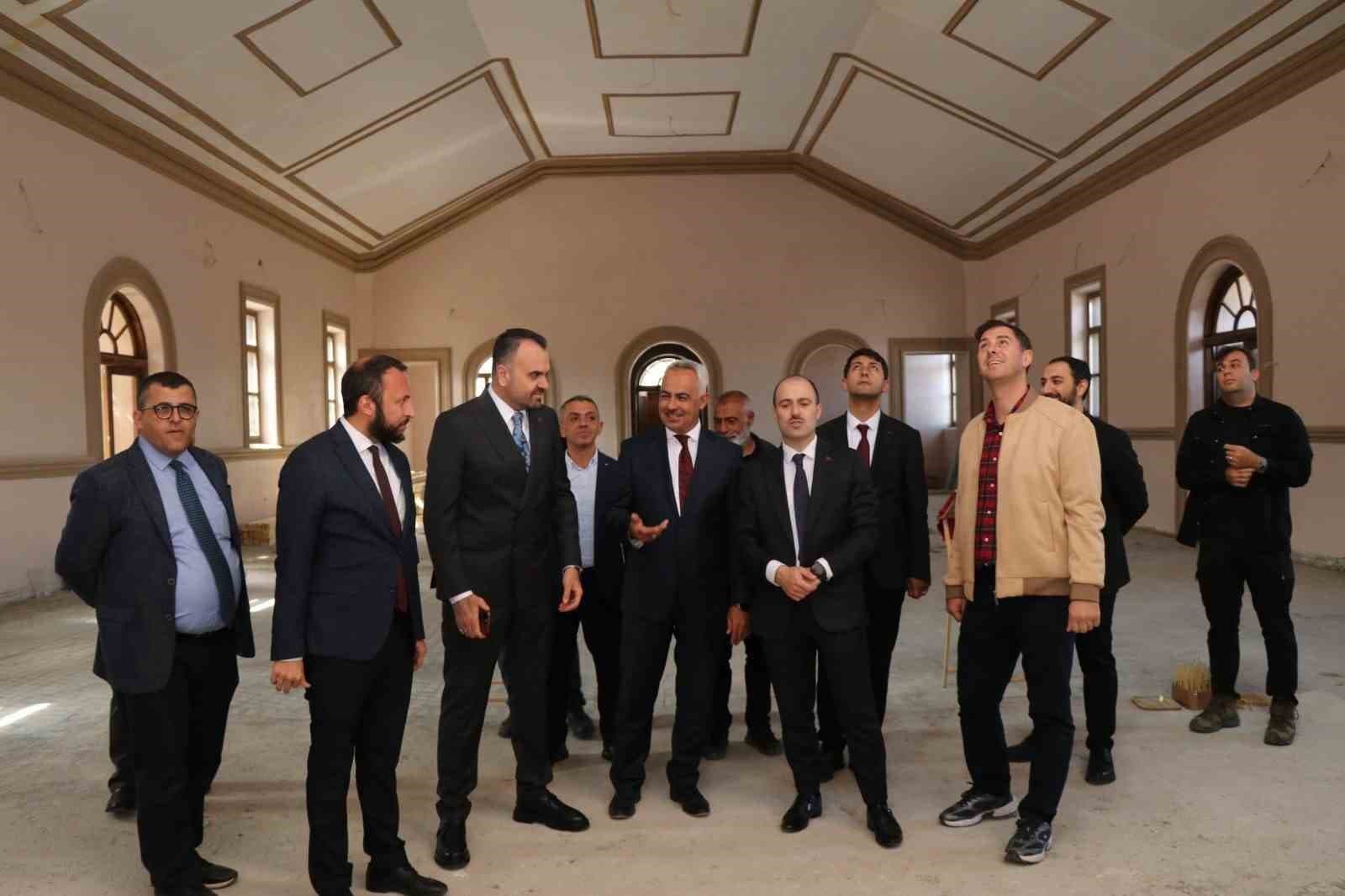 Oltu'da Tarihi Rus Kilisesi 'Uyumayan Kütüphane'ye Dönüştürülüyor