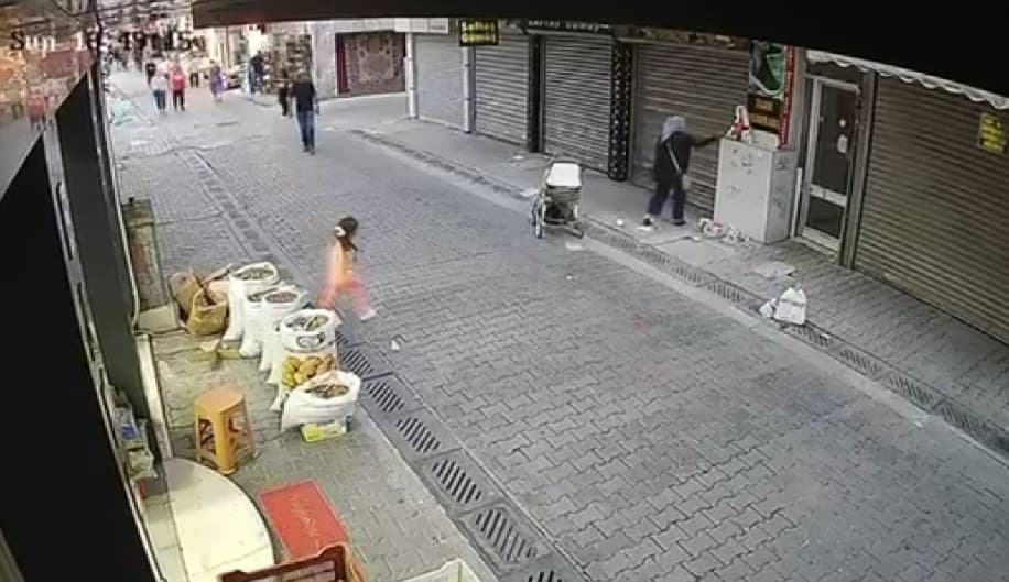 Trafonun Üzerinde Unutulan Gümüş Takıları Alıp Kayboldu