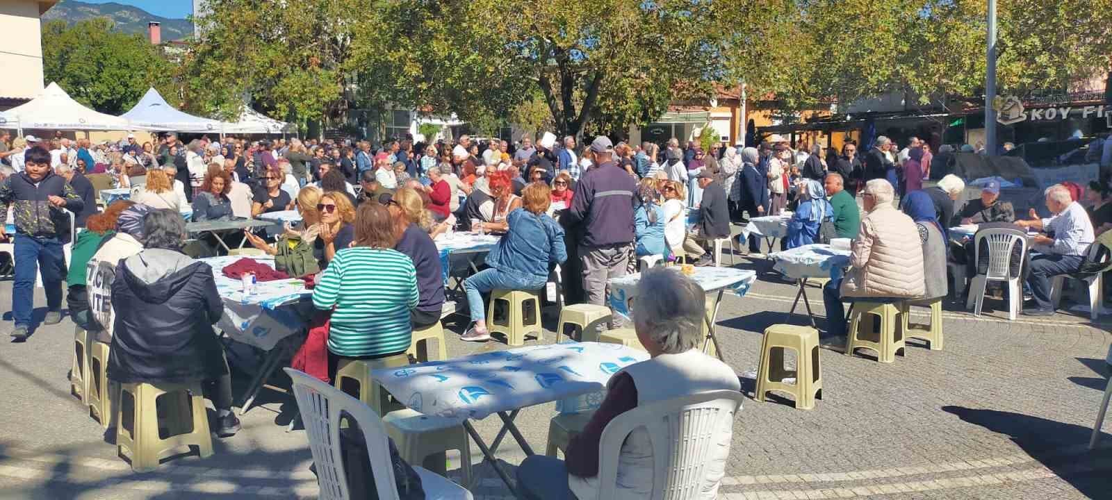 Kızılkeçili Mahallesi'nde Geleneksel Çiftçi Hayrı 5 Bin Kişiyi Bir Araya Getirdi