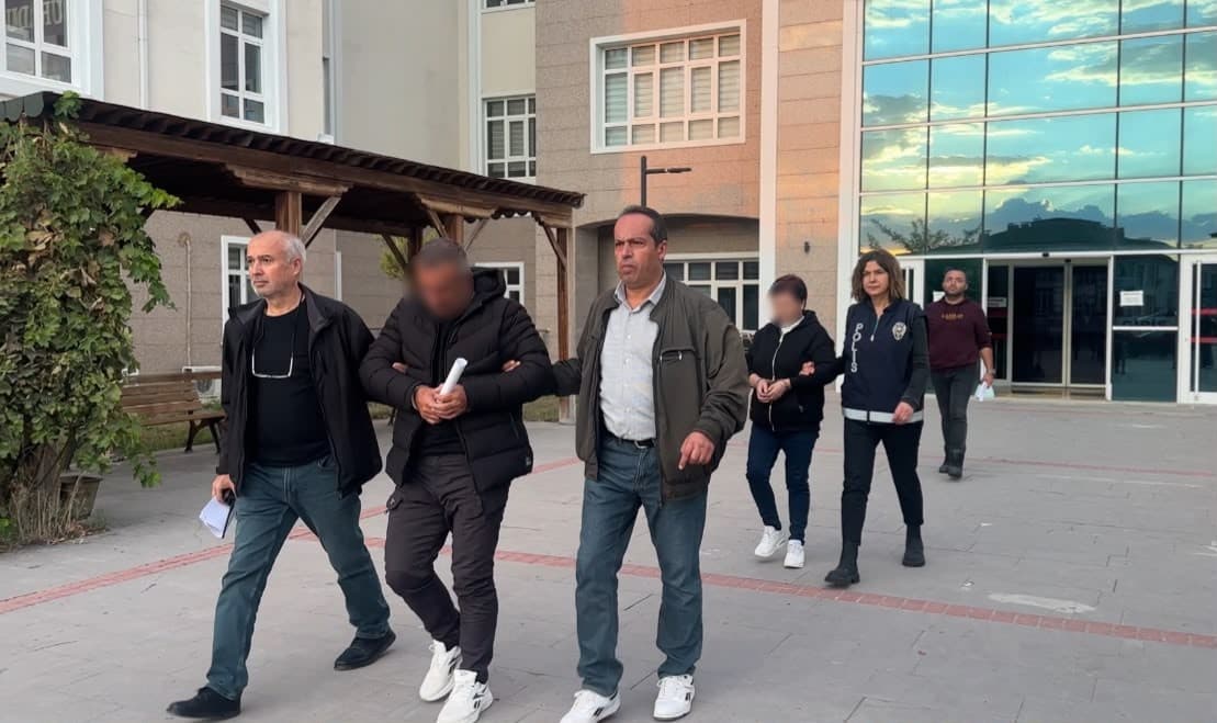 Burdur'da Yaşlı Adamı Darp Edip Boş Senet İmzalatan 2 Kişi Tutuklandı