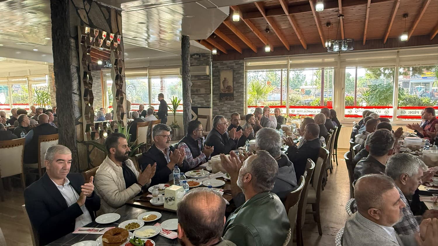 Başkan Adayı İbrahim Yüksel Kula'daki Oda Üyeleriyle Buluştu
