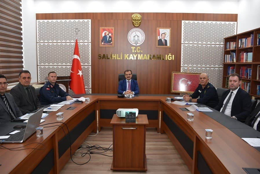 Salihli'de Metruk Yapılarla Mücadele Planlandı