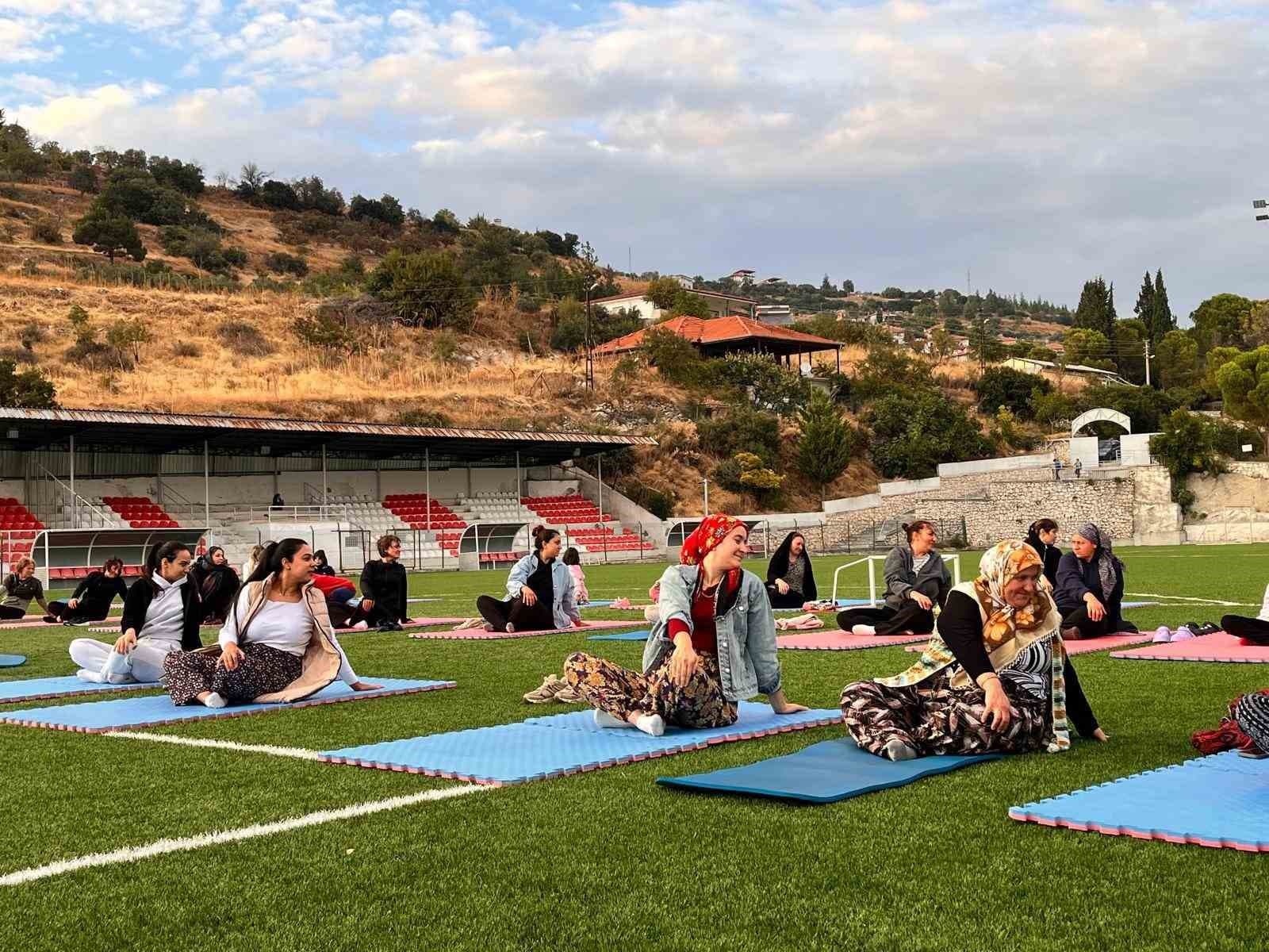 Güney'de Kadınlar Yoga ile Hareketli Yaşama Dikkat Çekti