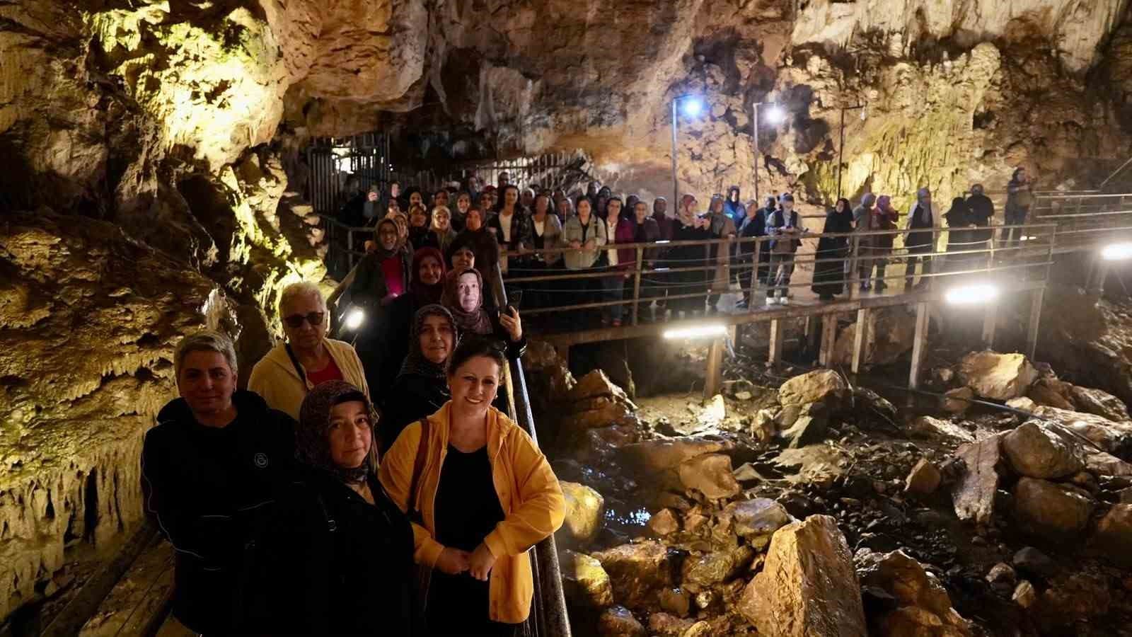 Düzceli Kadınlar Sarıkaya Mağarası'nı Keşfetti