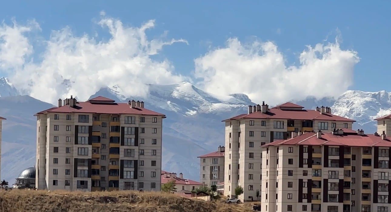 Cilo Dağları'nın Zirvelerine İlk Kar Düştü