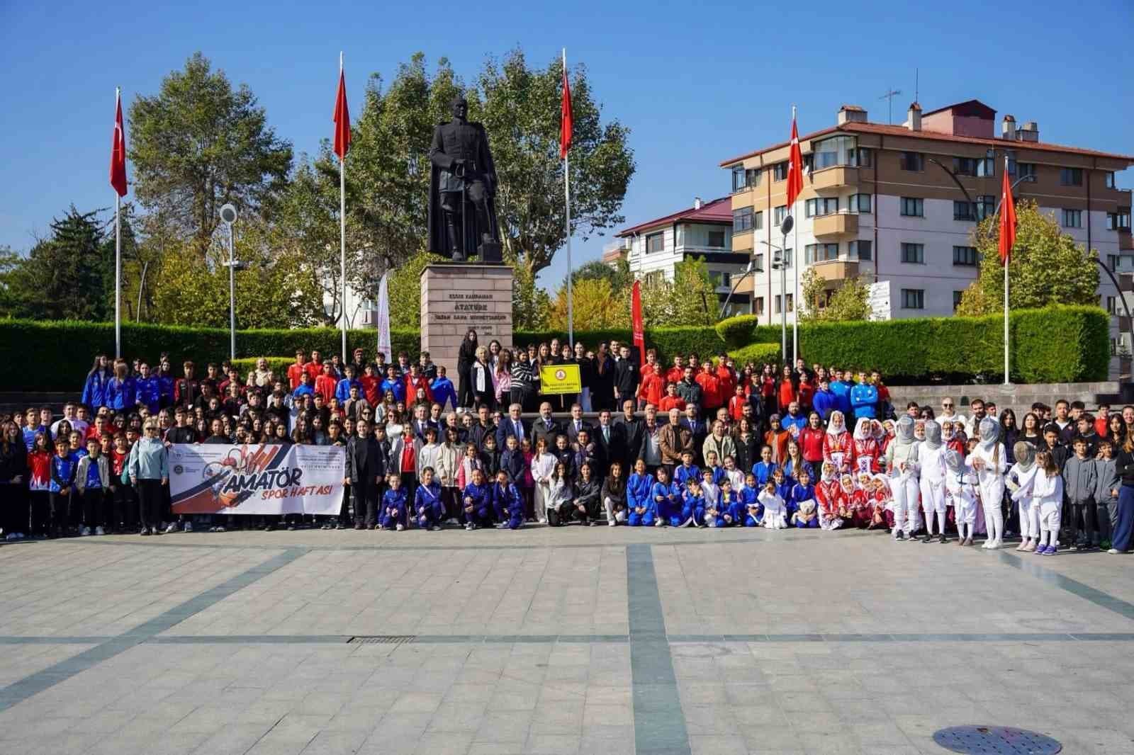 Bolu'da Amatör Spor Haftası Coşkusu Yürüyüşle Başladı