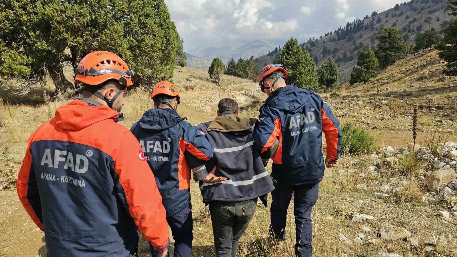 Göksun'da Rahatsızlanan Çobana Ekiplerden Kurtarma Operasyonu