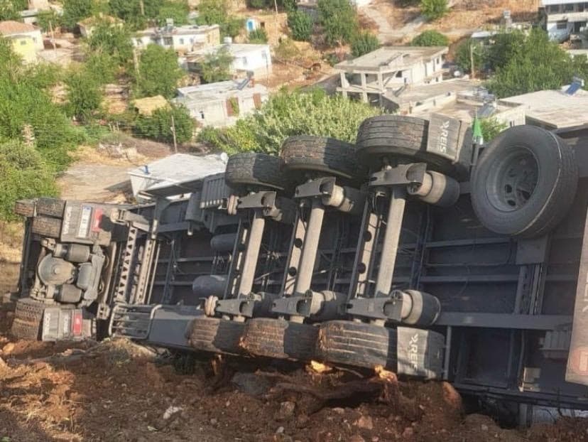 Adıyaman'da Tır Devrildi: 1 Kişi Yaralandı