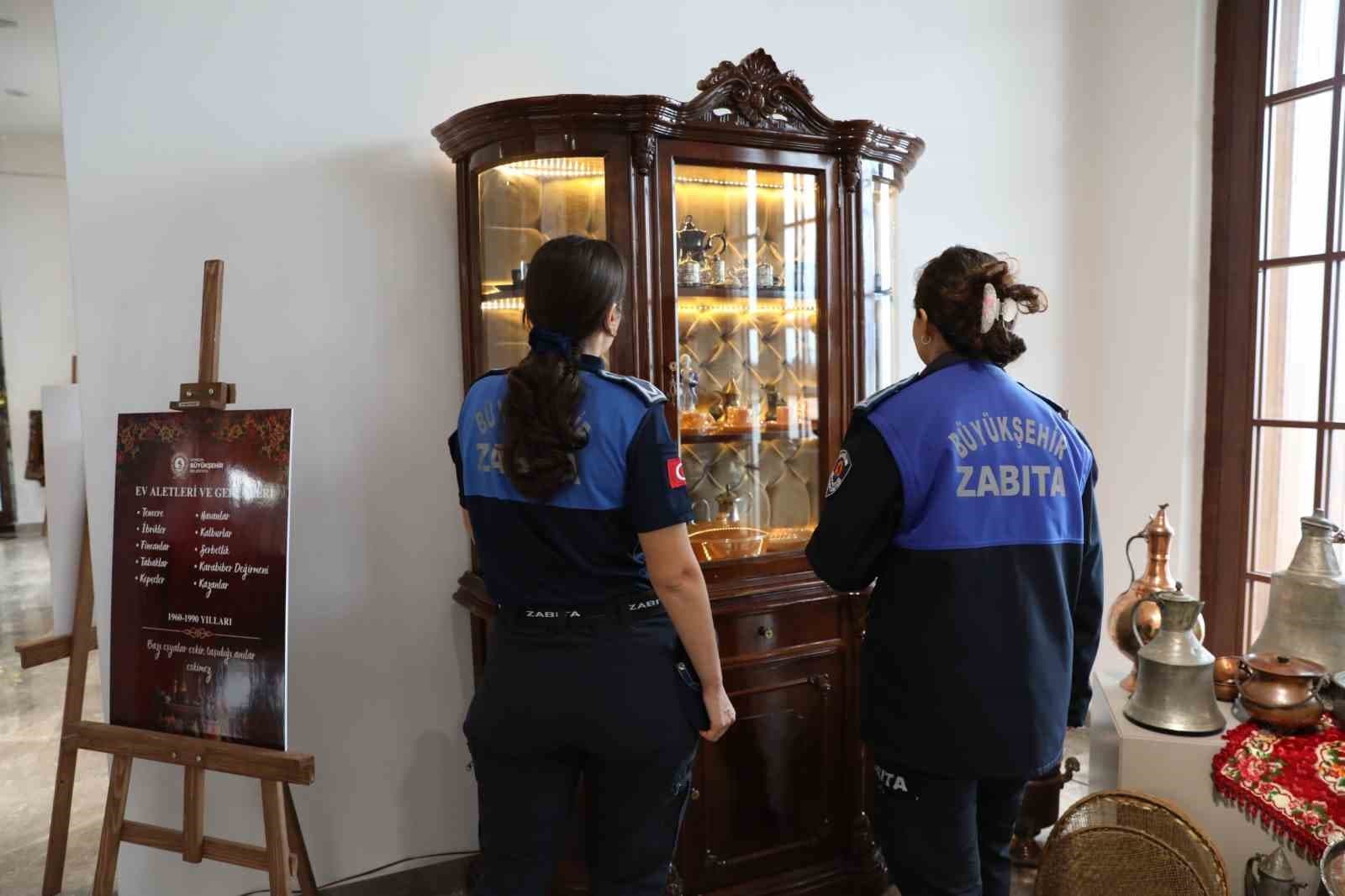 Zabıta Memurunun 15 Yıllık Antika Koleksiyonu Ziyaretçilerle Buluştu
