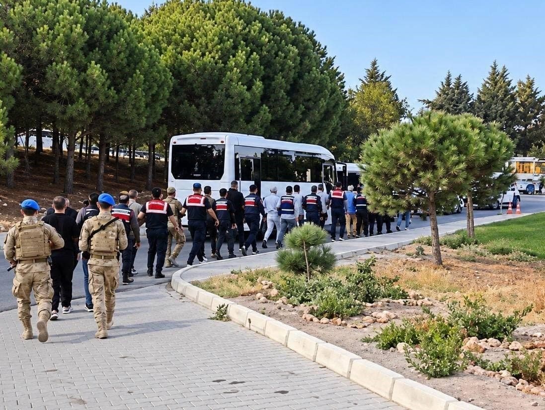 Çeşme Belediyesi'ndeki Rüşvet Operasyonunda 10 Kişi Tutuklandı