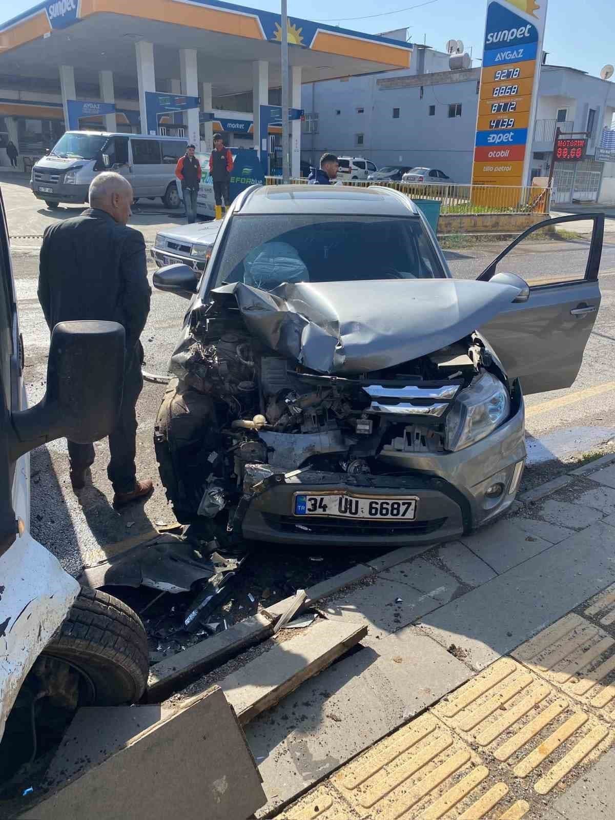 Siirt'te Trafik Kazası: 3 Yaralı