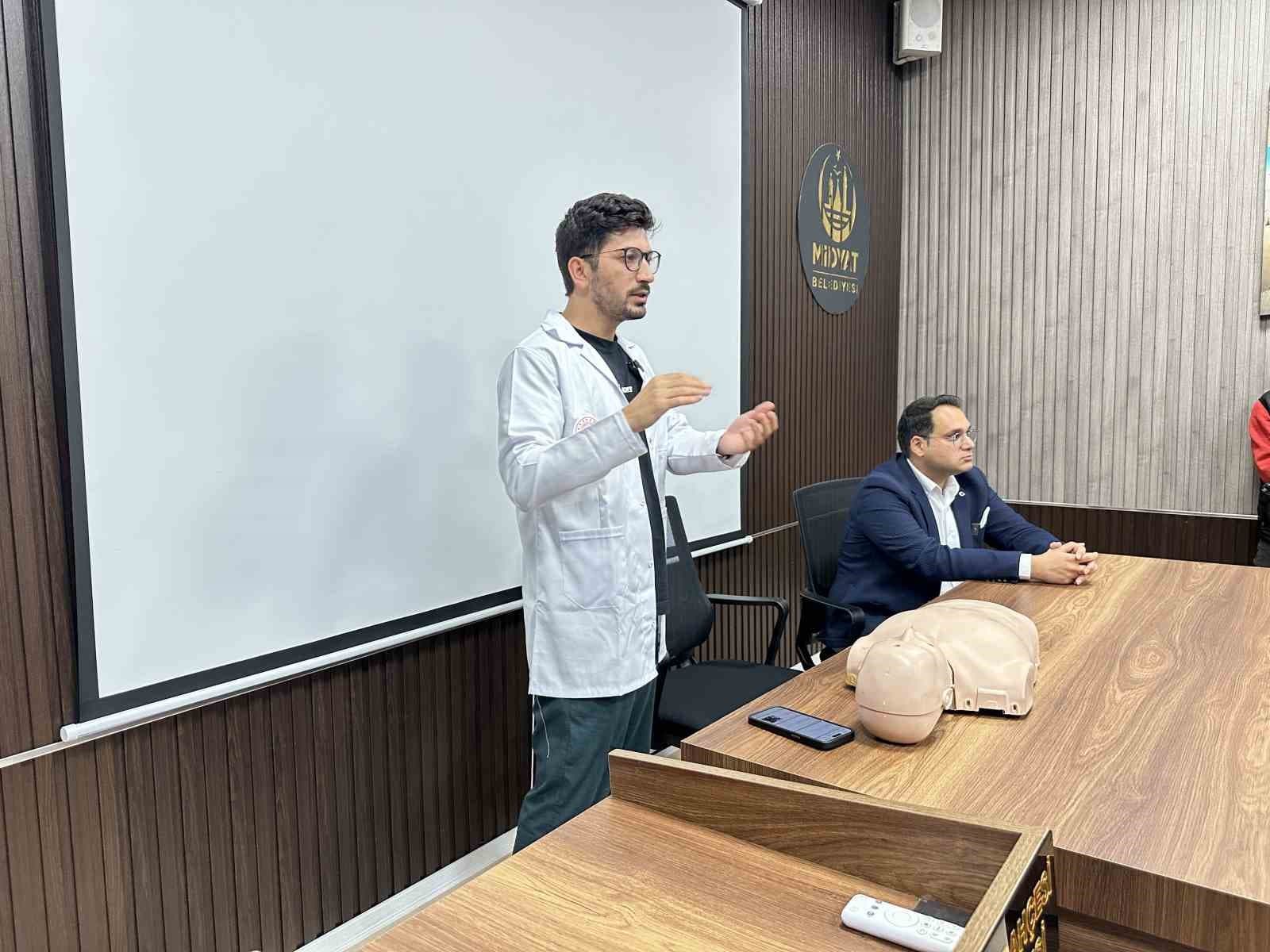 Midyat'ta Hayat Kurtaran Eğitim: Temel Yaşam Desteği ve Heimlich Manevrası Anlatıldı
