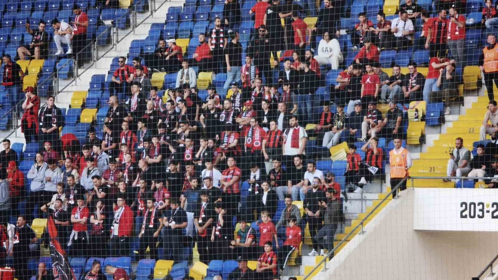 Gençlerbirliği Taraftarlarından Yönetime Sert Tepki
