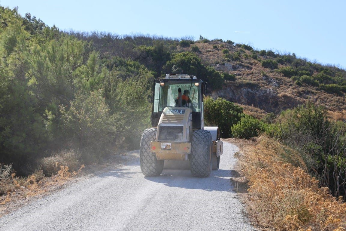 Bodrum'da Yol Konforunu Artıracak Sathi Kaplama Çalışmaları Sürüyor
