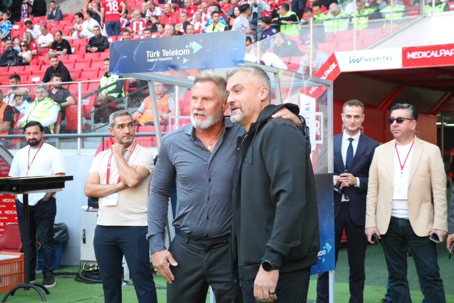 Samsunspor ve Trabzonspor Karşı Karşıya: İlk Dakikalar Golsüz Geçti