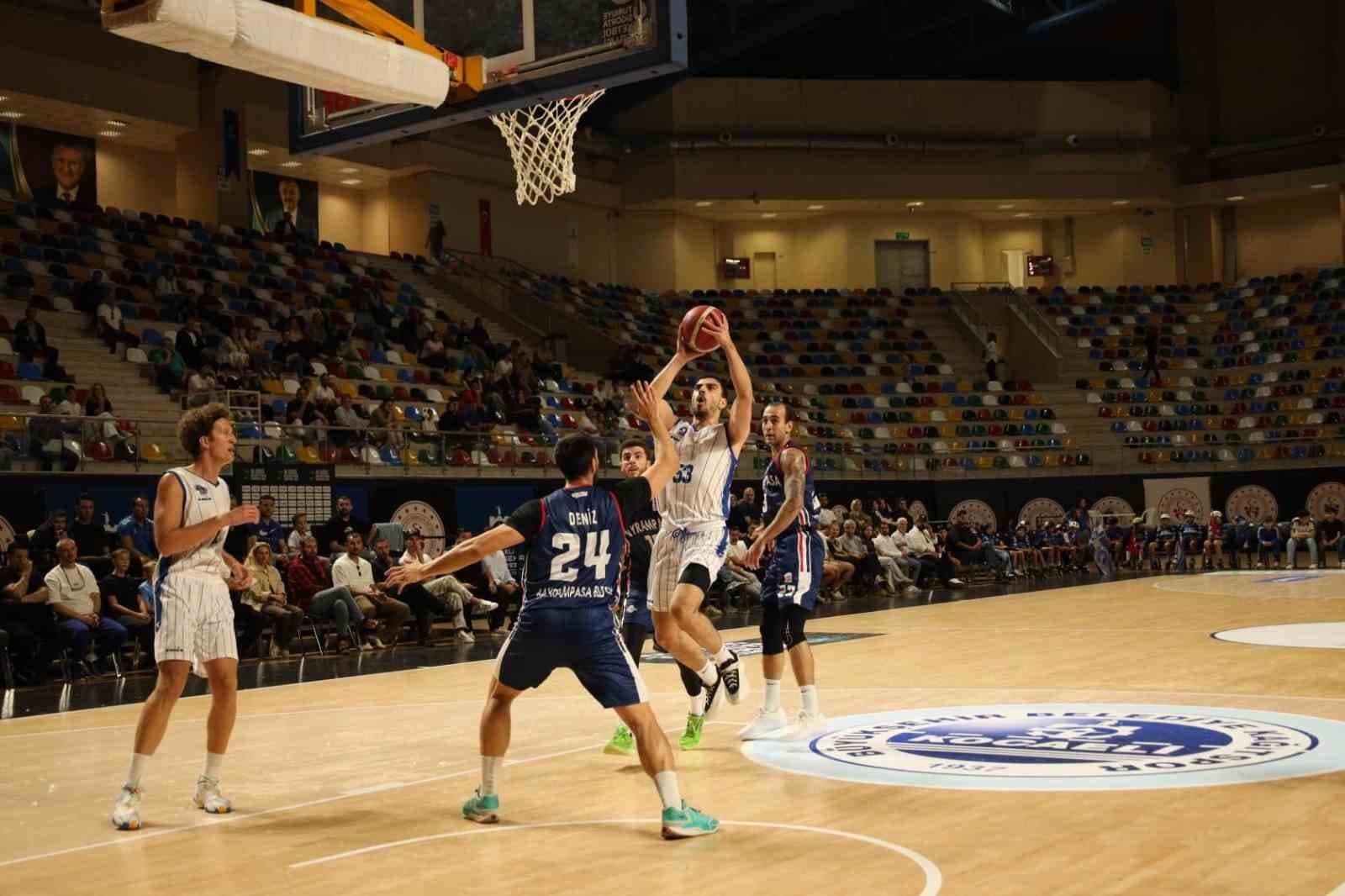 Türkiye Basketbol 2. Ligi'nde Bayrampaşa Belediye Tek Farkla Kazandı