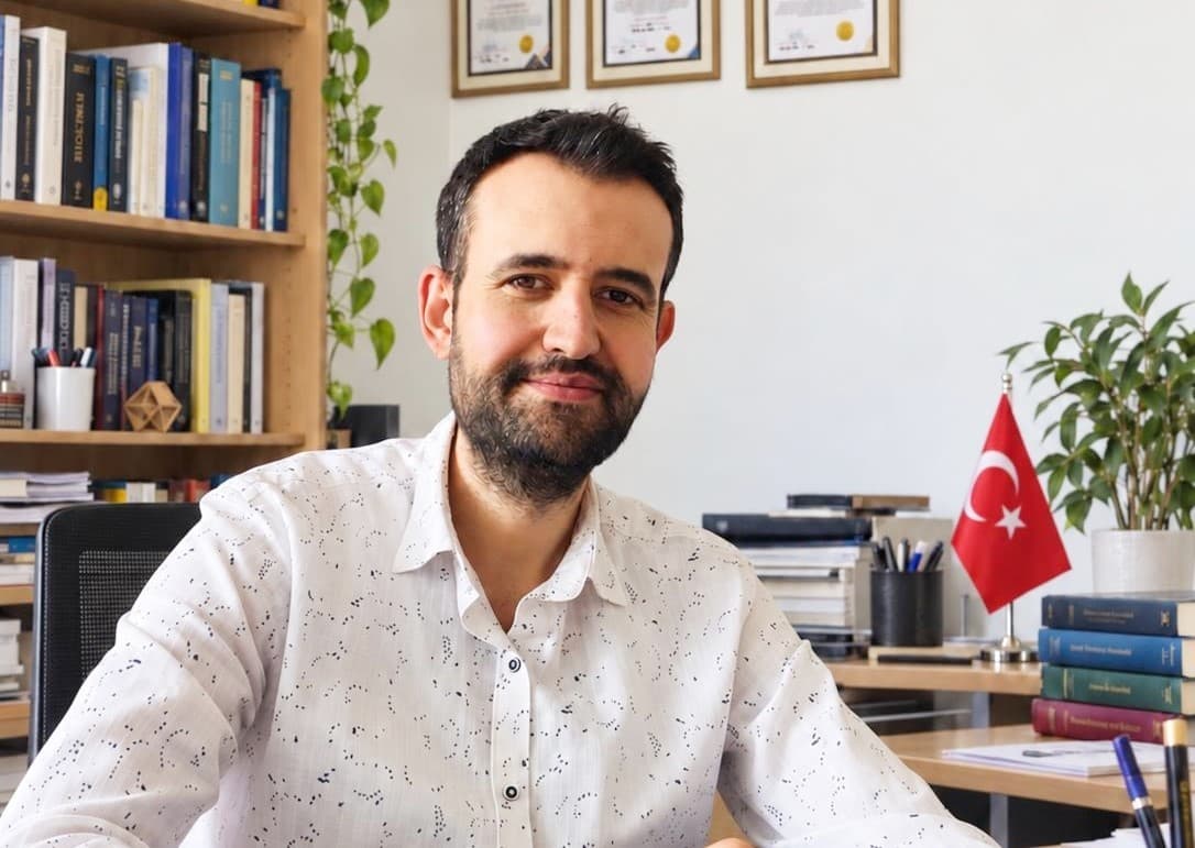 Dr. Öğr. Üyesi Bahadır Kopçasız Alanında Türkiye Birincisi, Dünyada 349'uncu Oldu