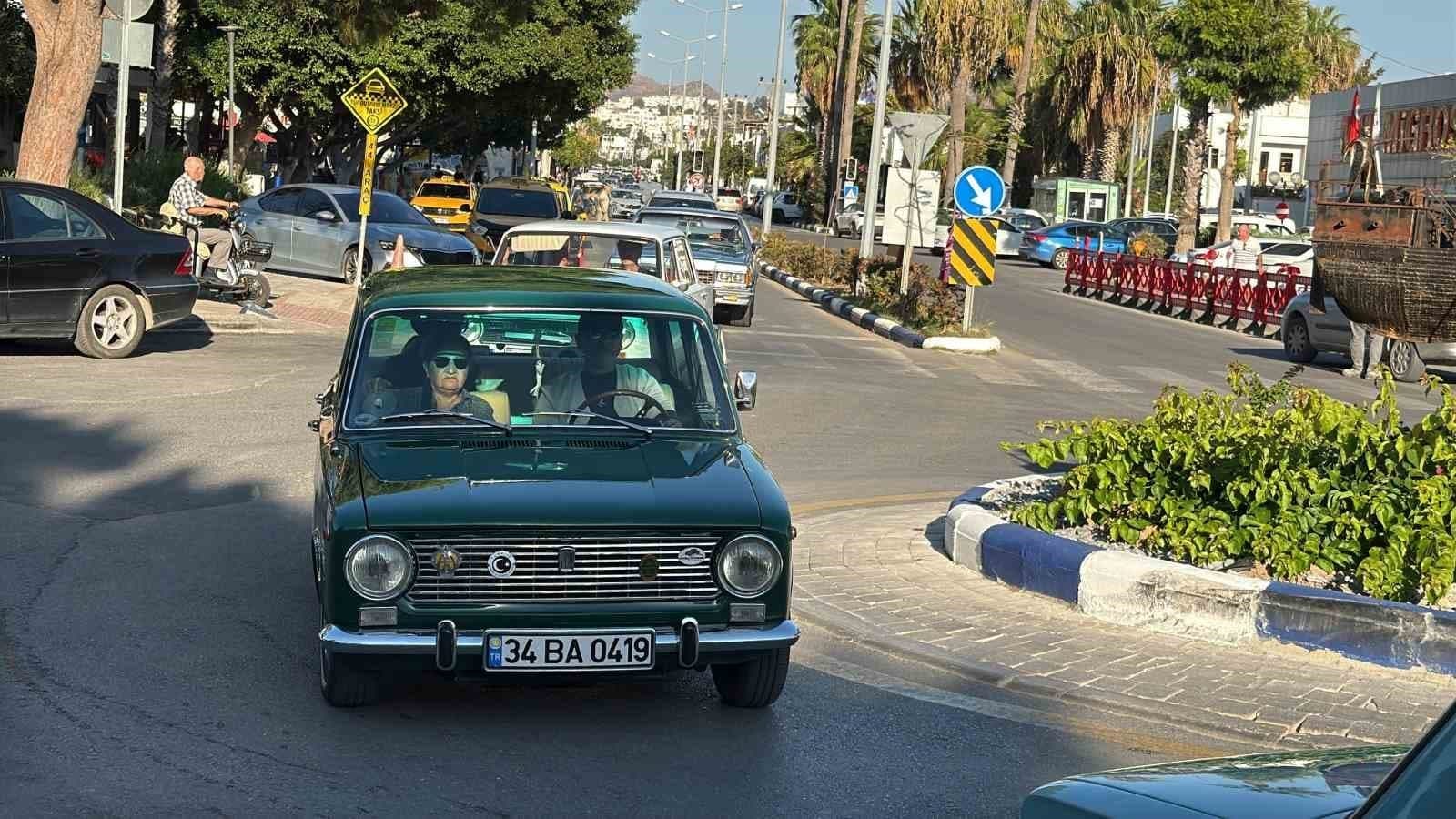 Bodrum'da Klasik Otomobillerle Nostalji Rüzgarı