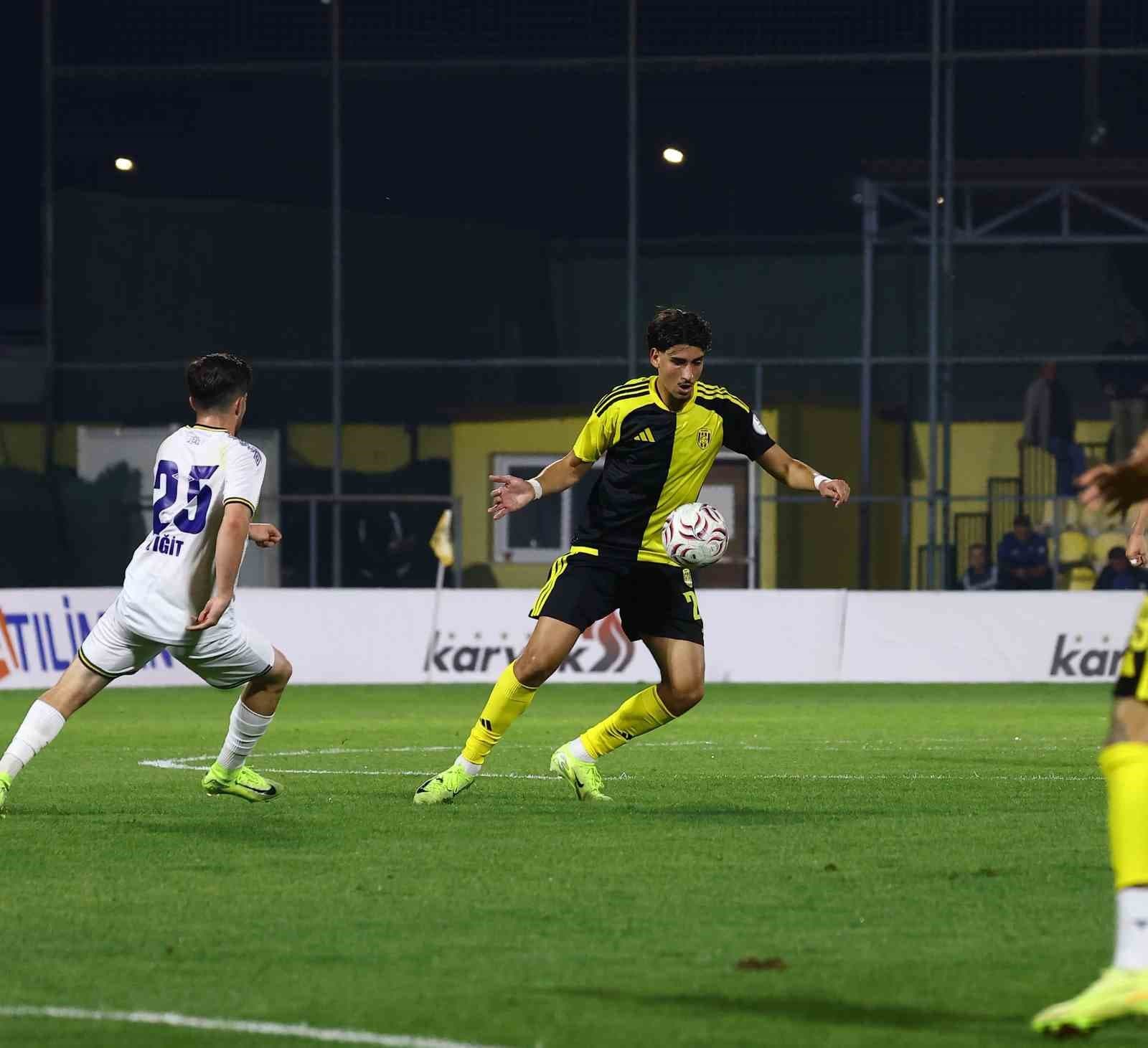Aliağa FK, Menemen FK'yı Tek Golle Geçti