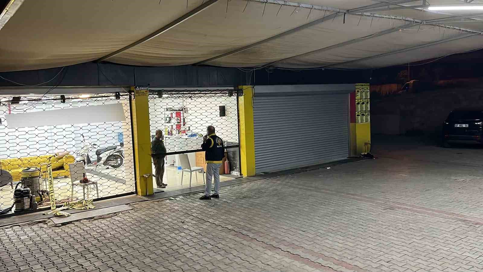 Alanya'da Oto Yıkamacıda Kanlı Kavga: 1 Ölü, 2 Yaralı