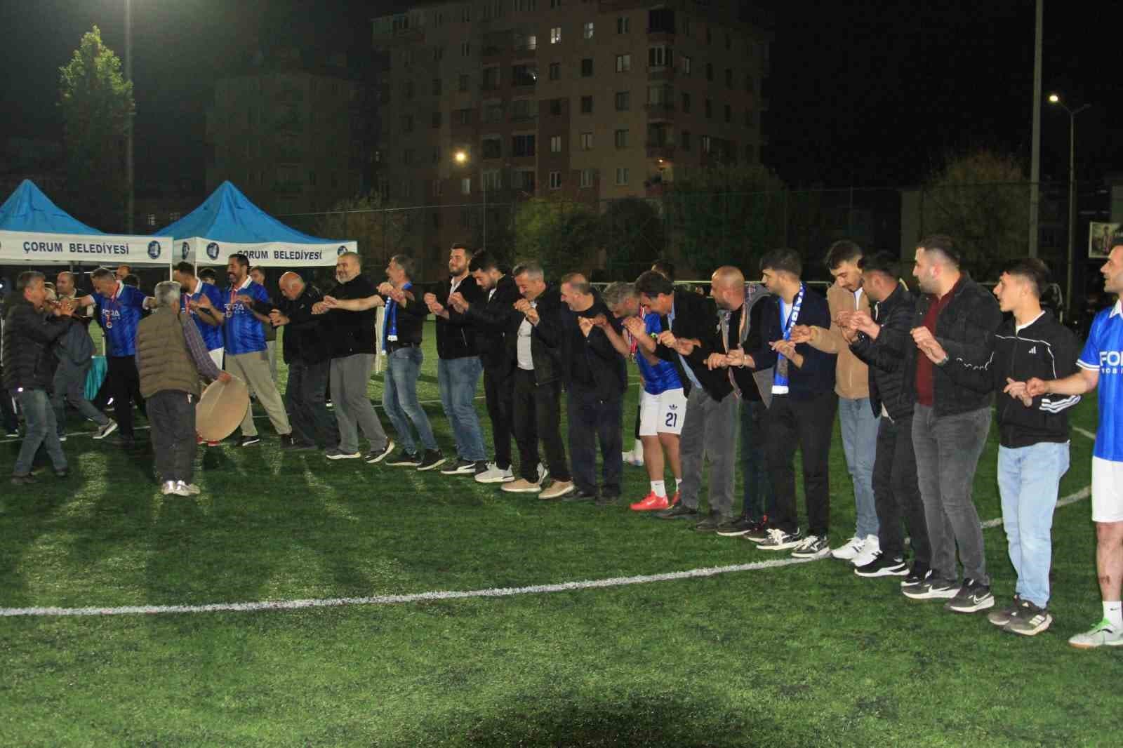 Çorum'da Köyler Arası Futbol Heyecanı: Şampiyon Kınık Köyü