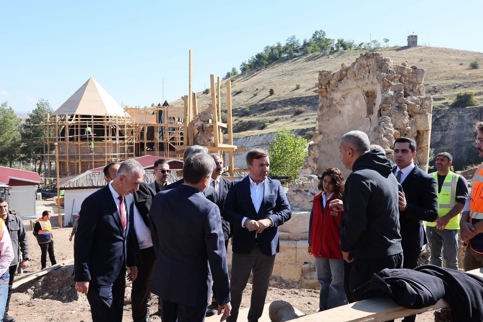 Sultan Melik Türbesi'ndeki Restorasyon Çalışmaları Denetlendi